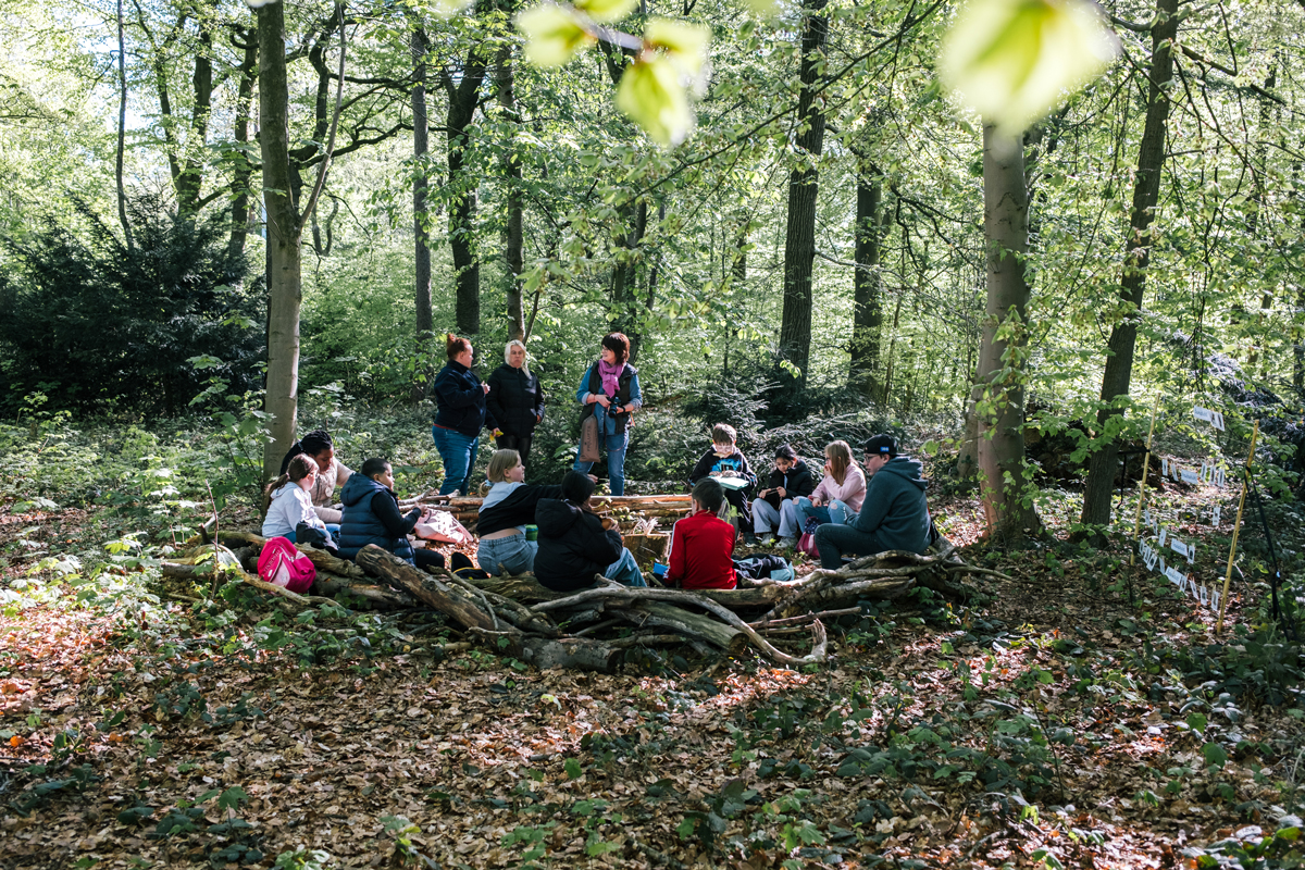 gruppenbild_wald_schule